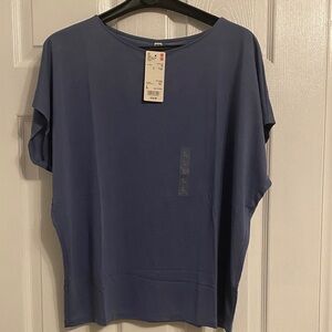 Uniqlo Women's Short Sleeve Top in Navy Blue
